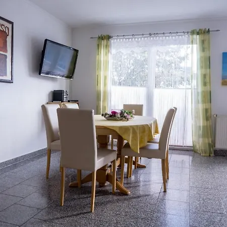Haus Huegel Whg 3 *